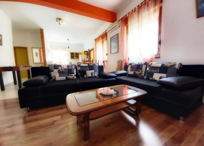 House Oliva, Sveti Kirin