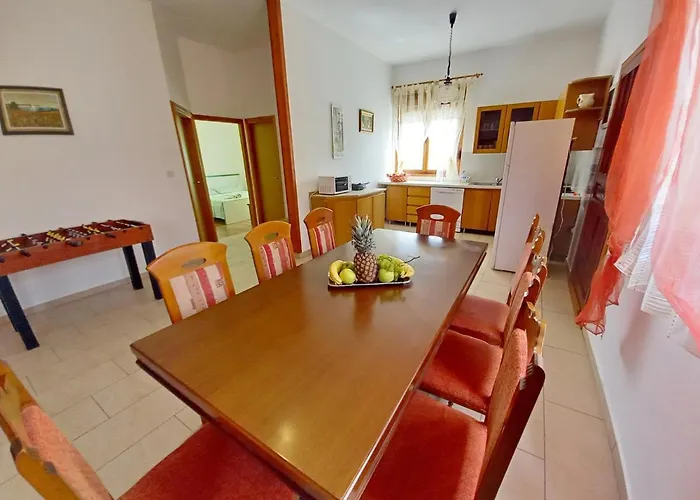 House Oliva, Sveti Kirin
