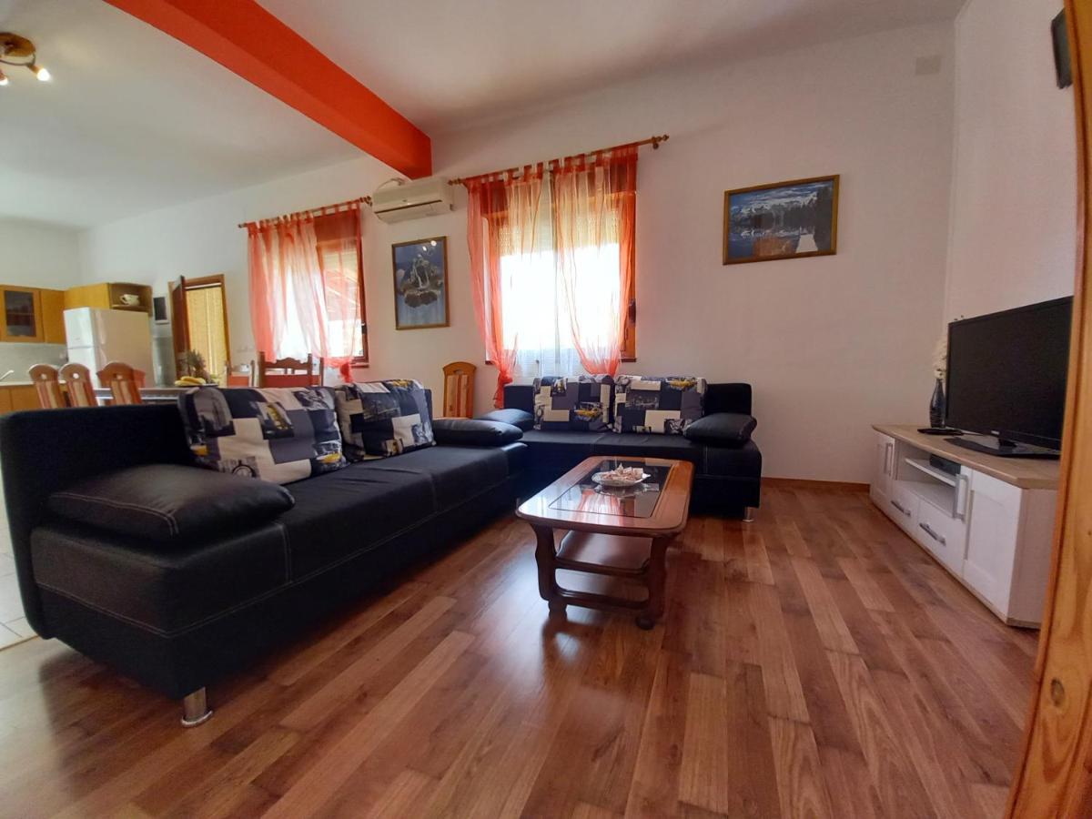 House Oliva, Sveti Kirin *